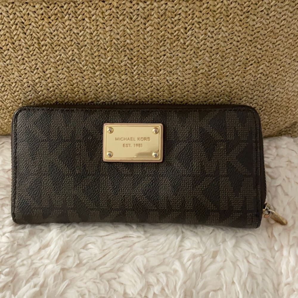 MICHAEL KORS BROWN MONOGRAM ZIP AROUND WALLET